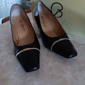 SAINT JOHN BLACK PATENT LEATHER OFFICE SHOES WITH LOGO UP FRONT AND HIGH HEELS